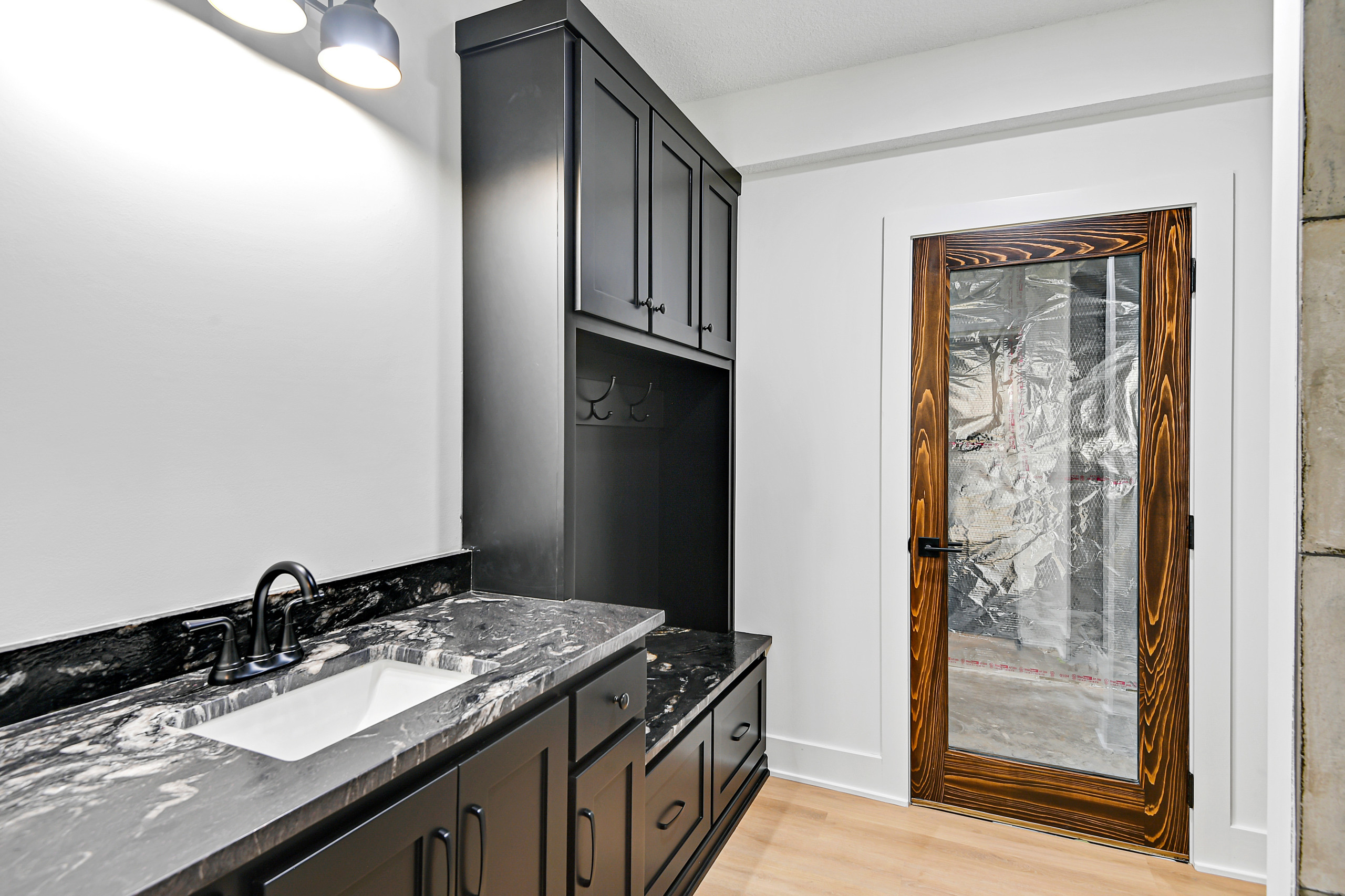 148th and Switzer, Custom Build