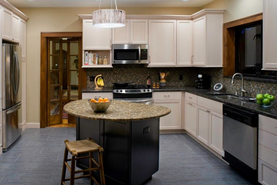 This is an example of a contemporary kitchen in St Louis.