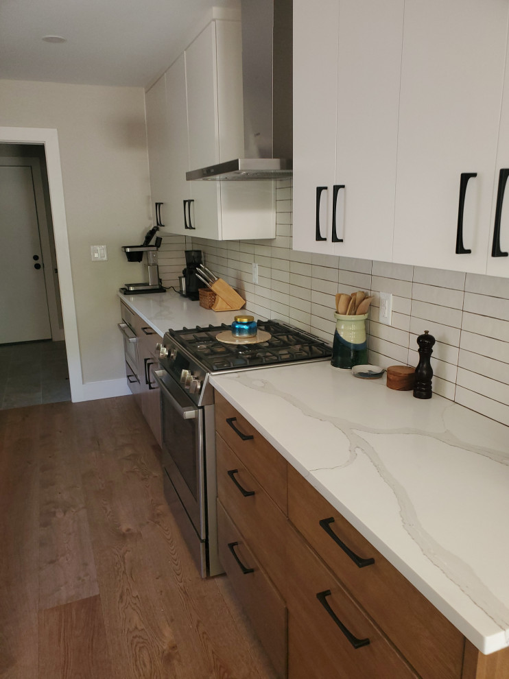 Inspiration for a transitional home design remodel in Austin
