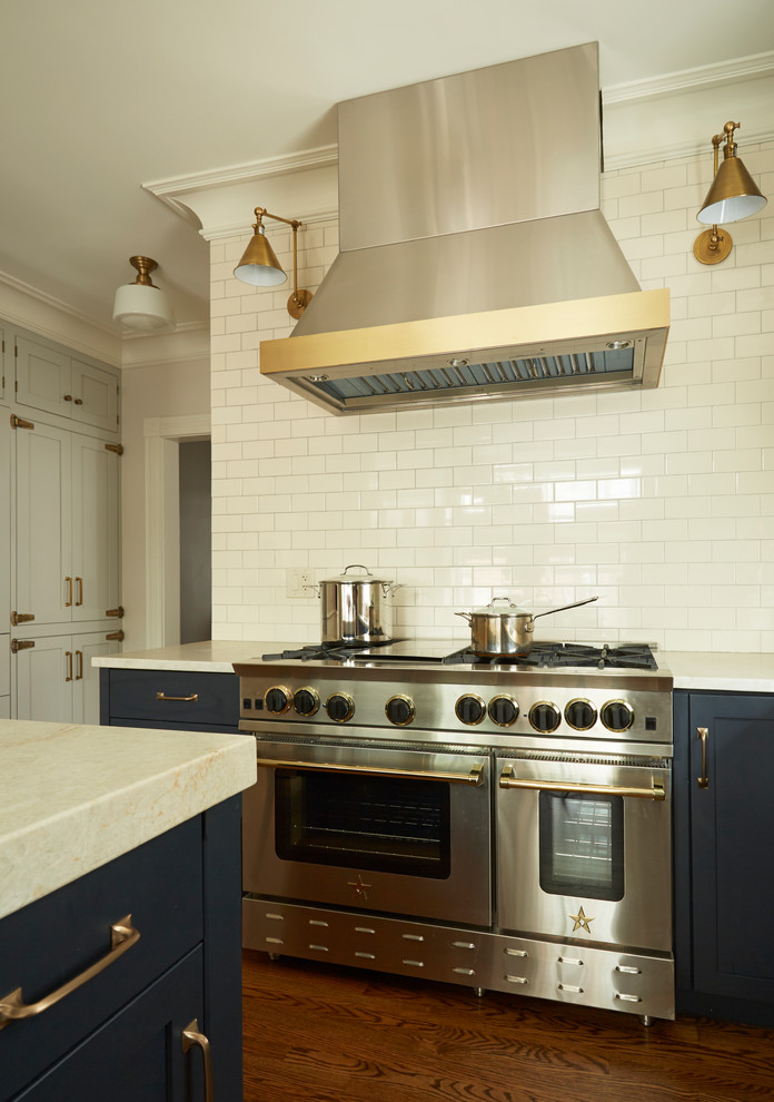 Kitchen - kitchen idea in Chicago