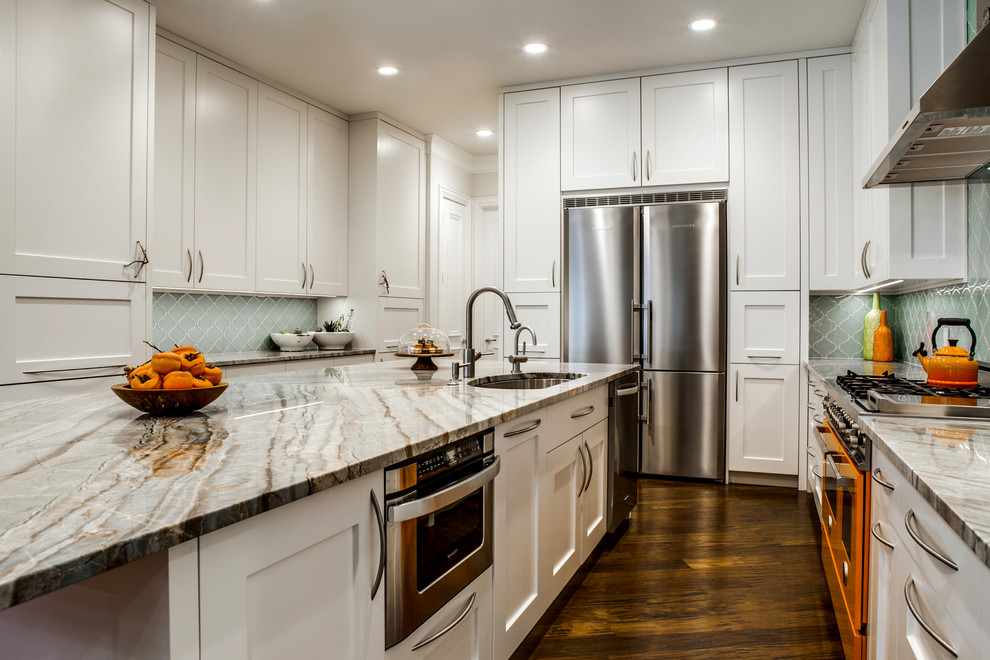 Eat-in kitchen - large transitional u-shaped dark wood floor eat-in kitchen idea in Dallas with an undermount sink, shaker cabinets, white cabinets, quartzite countertops, glass tile backsplash, stainless steel appliances, an island and green backsplash