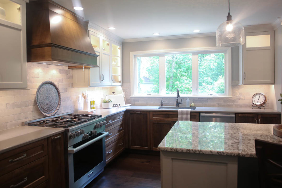 Kitchen - transitional kitchen idea