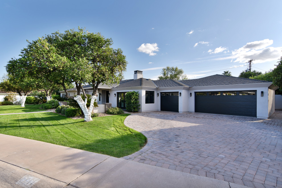 Inspiration for a transitional home design remodel in Phoenix