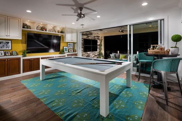 Transitional Family Room klassisch-modern-wohnzimmer