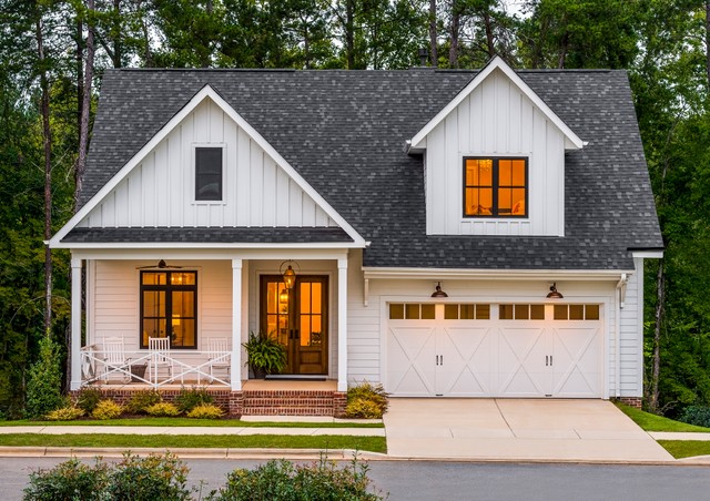 Black And White Carolina Farmhouse Farmhouse Exterior