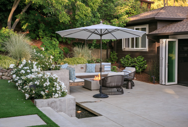 Thackeray contemporary-patio