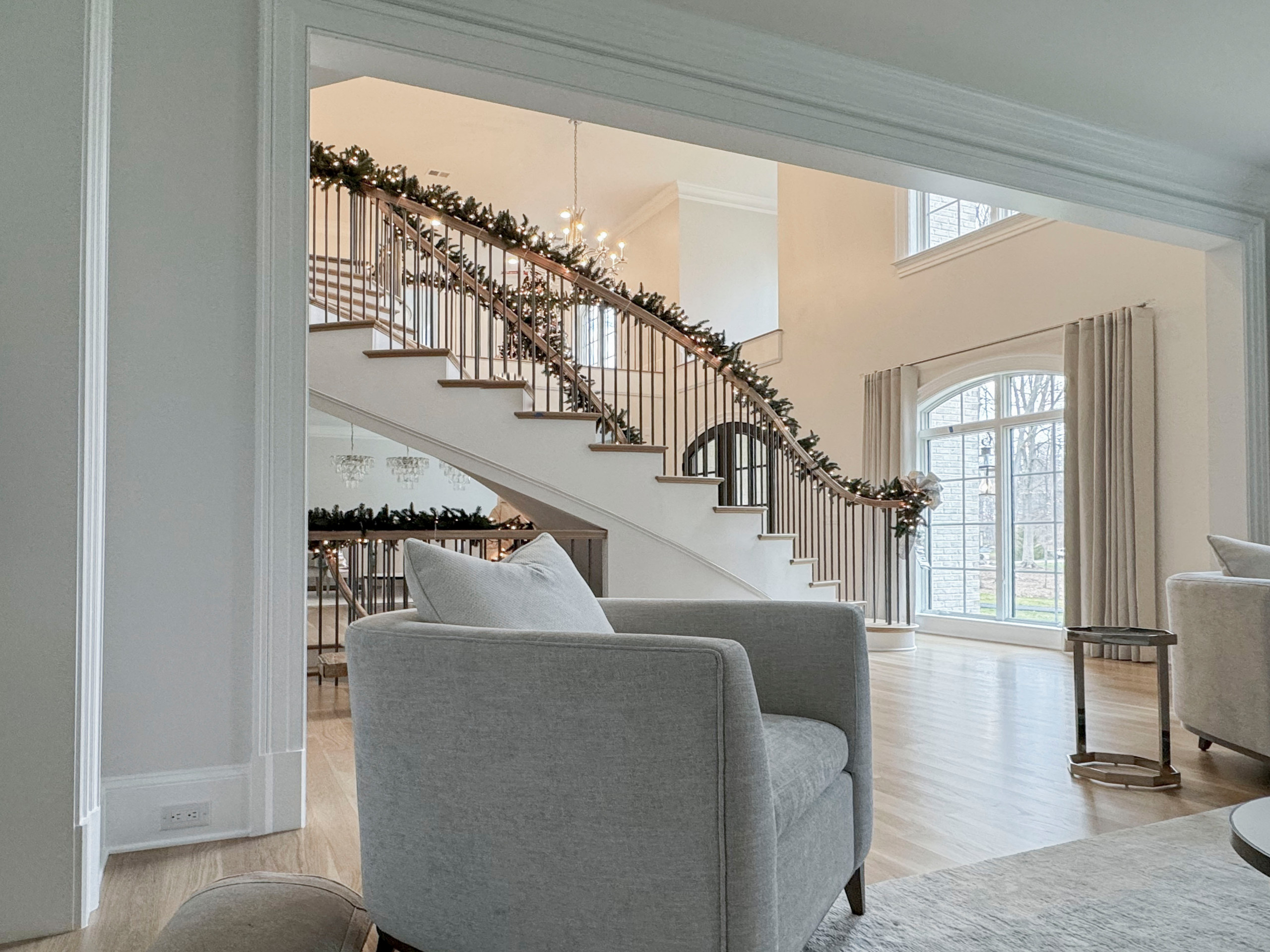 116_Elegant & Eye-catching Curved Staircase, Leesburg VA 20175
