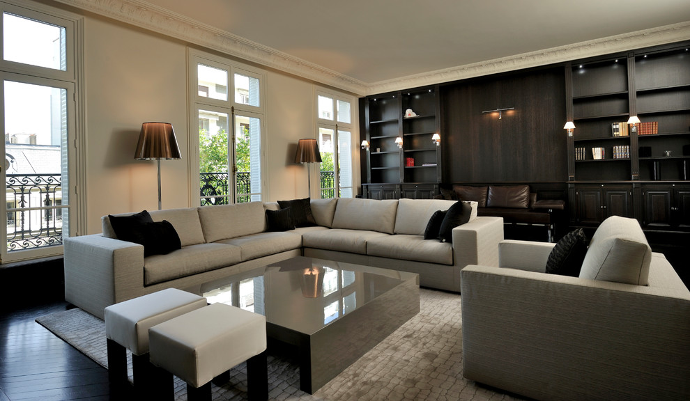Design ideas for a modern family room in Paris.