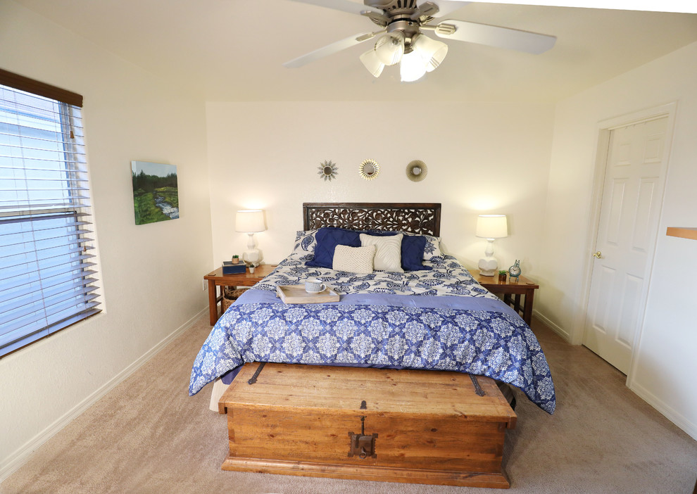 Home design - transitional home design idea in Phoenix