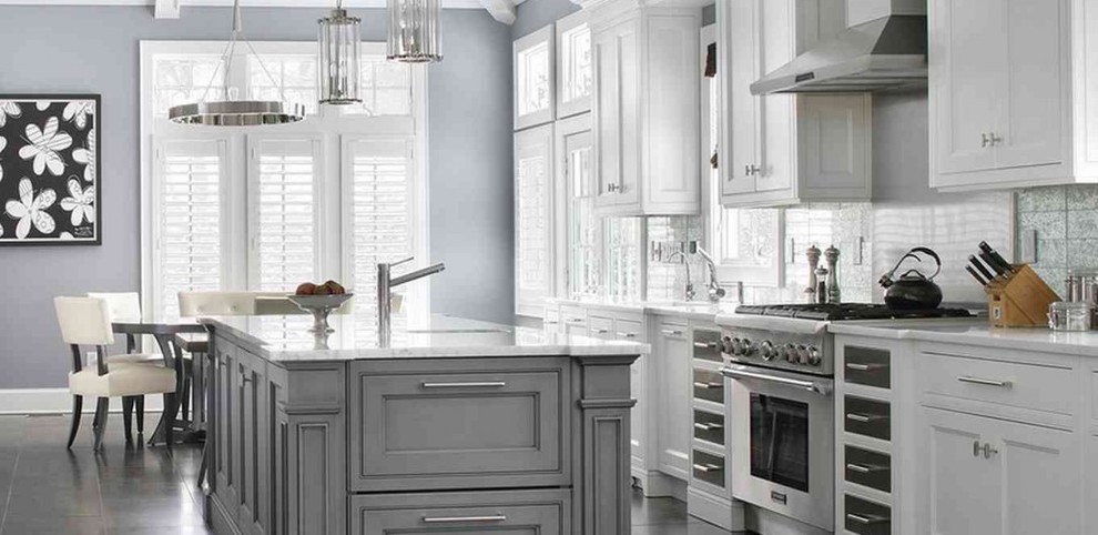 Transitional kitchen photo in Charleston