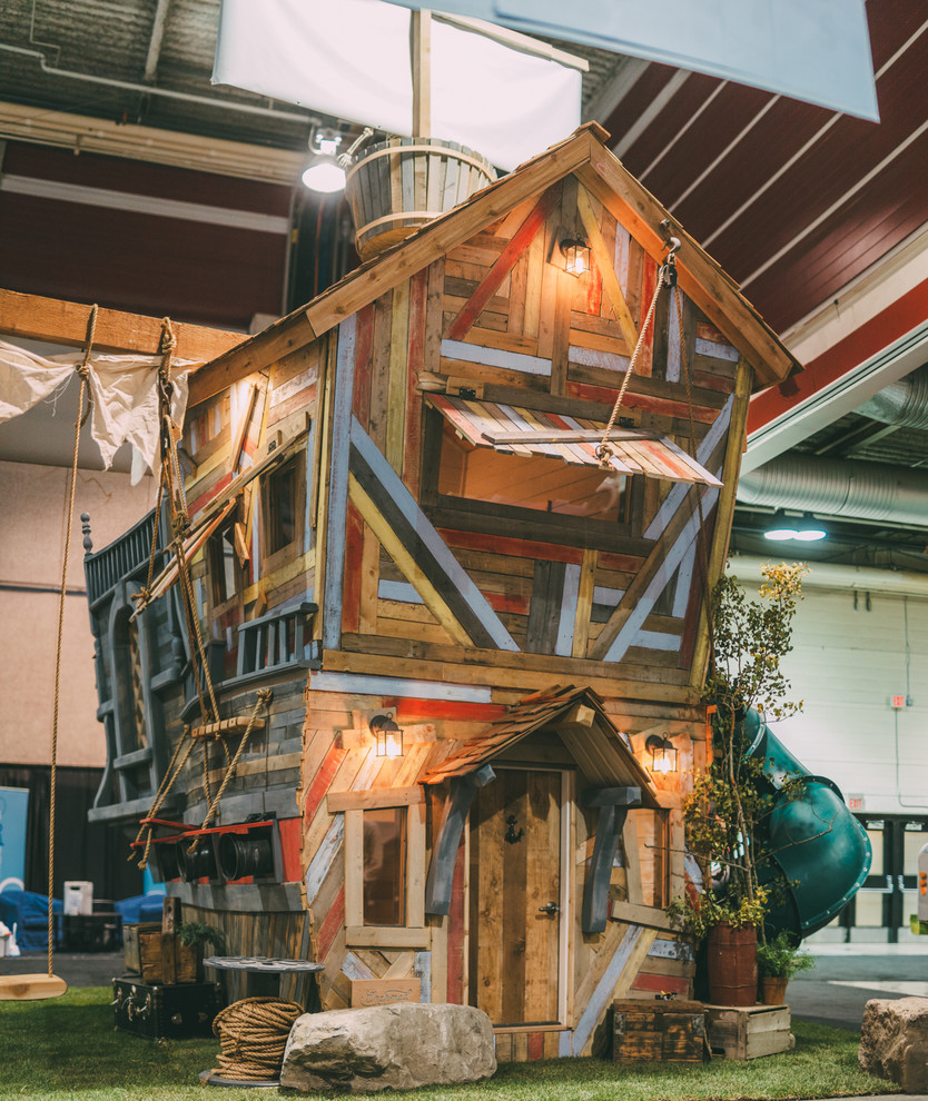 Home design - rustic home design idea in Calgary