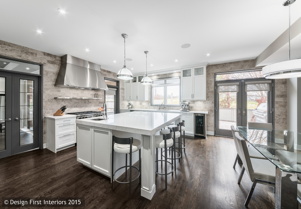 Kitchen - contemporary kitchen idea in Ottawa