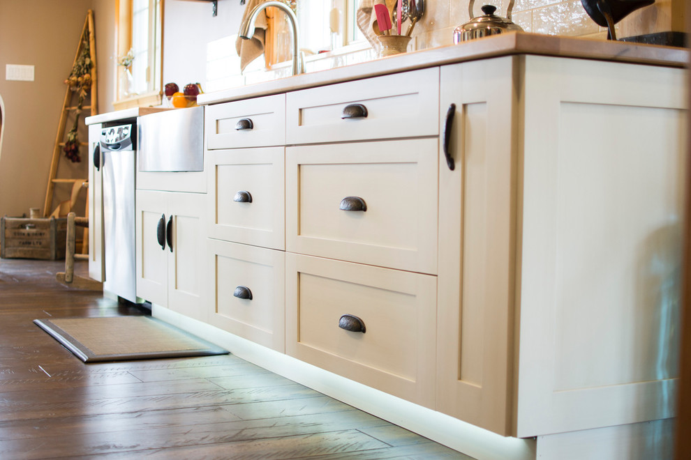 Home design - transitional home design idea