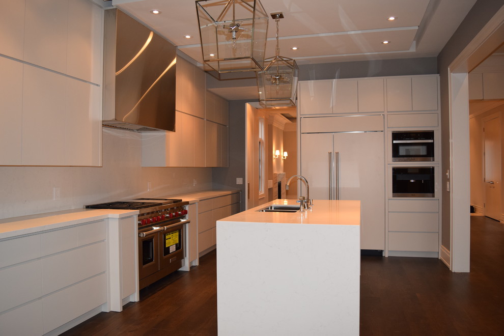Example of a transitional kitchen design in Toronto