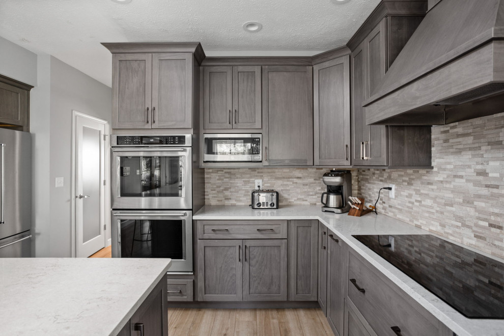 Transitional kitchen photo in Indianapolis