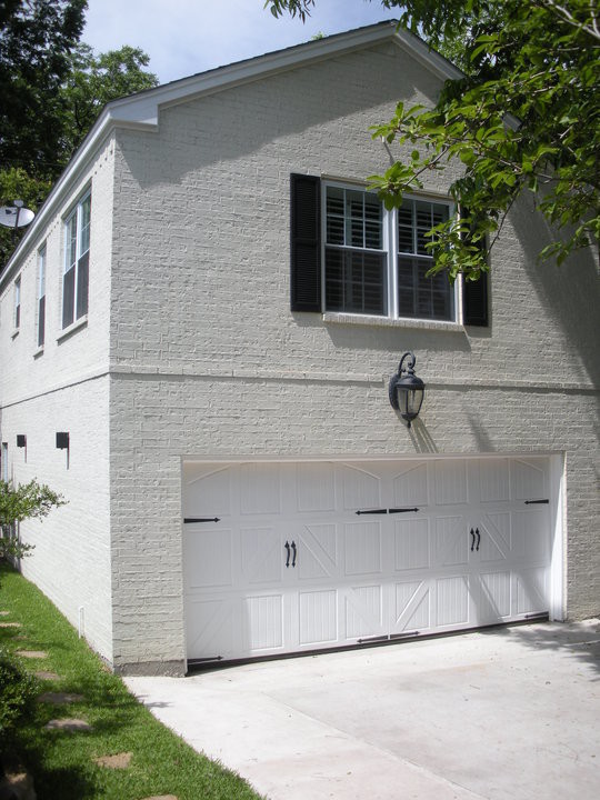 This is an example of a mid-sized traditional detached two-car garage in Dallas.