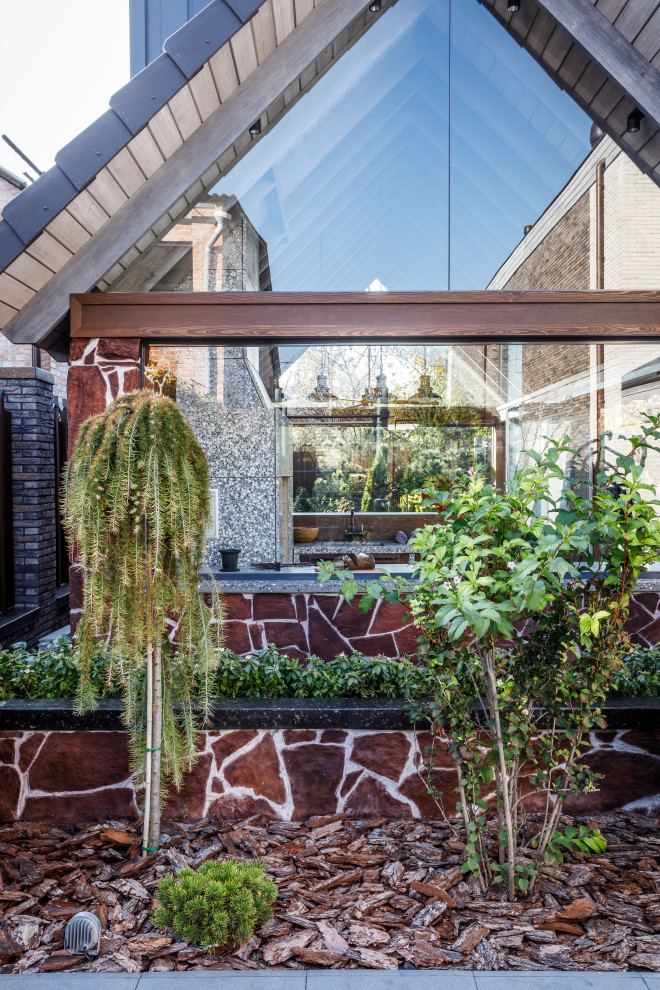 Беседка частного дома. Холодное остекление