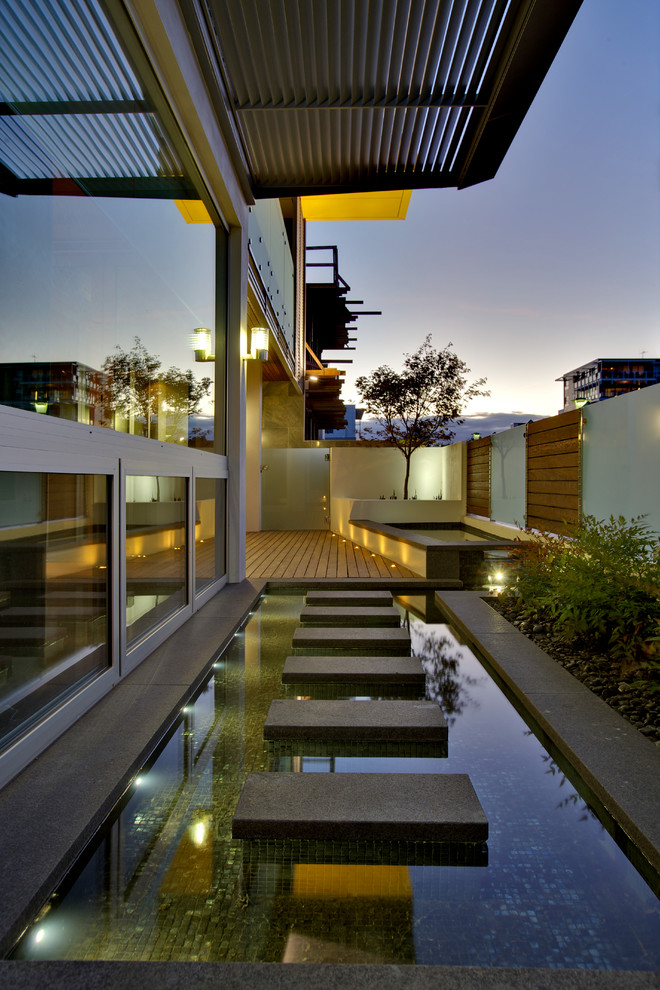 This is an example of a contemporary deck in Canberra - Queanbeyan.