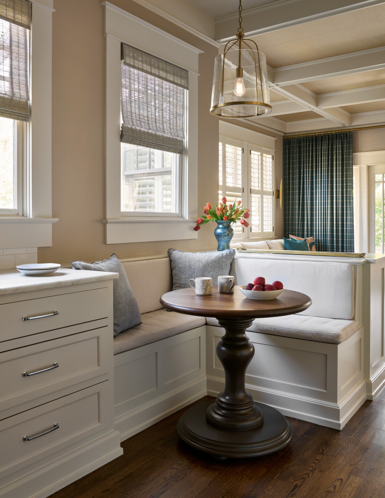 Beach style home design photo in Tampa