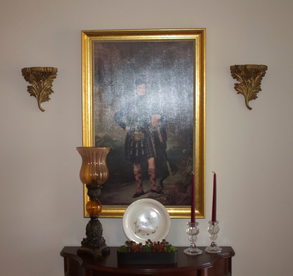 Example of a transitional home design design in Atlanta
