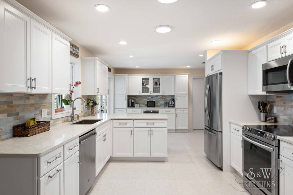 Inspiration for a transitional kitchen remodel in Orlando