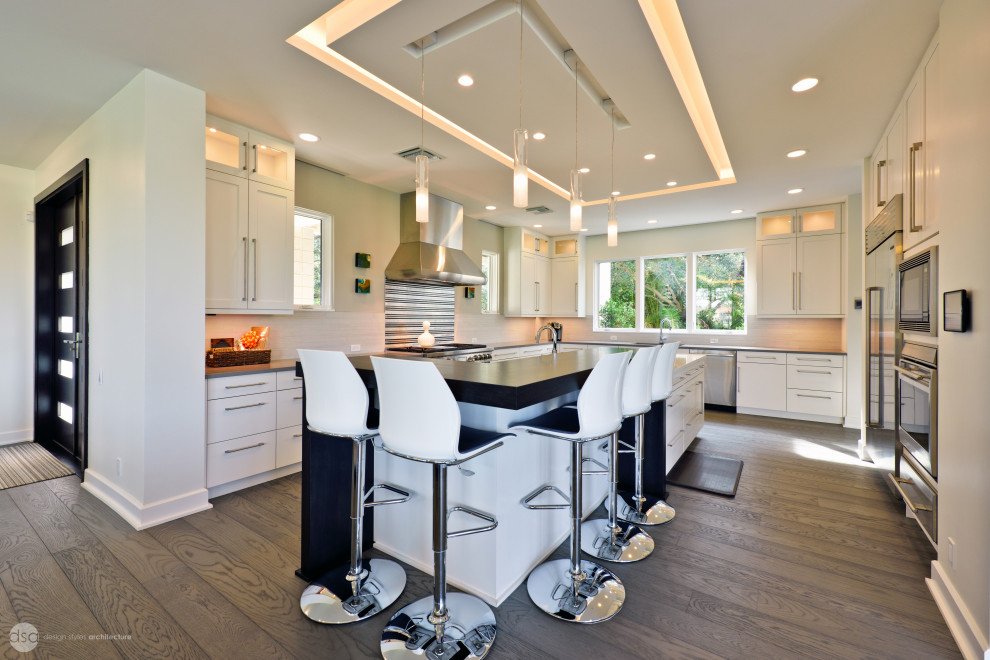 Photo of a large modern kitchen in Boston.