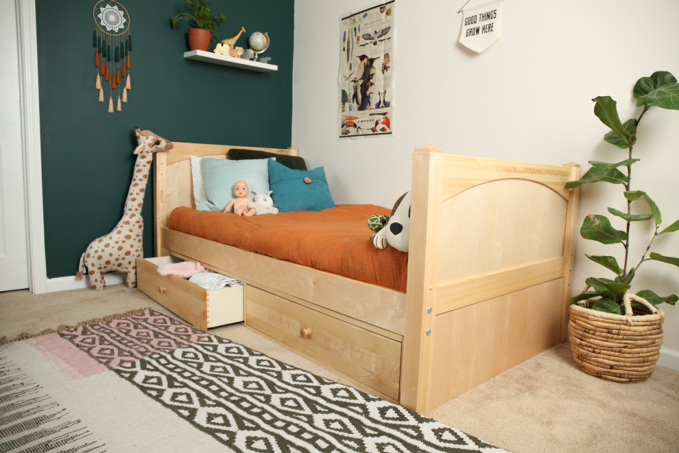 Foto de dormitorio infantil de 1 a 3 años de estilo americano pequeño con paredes verdes