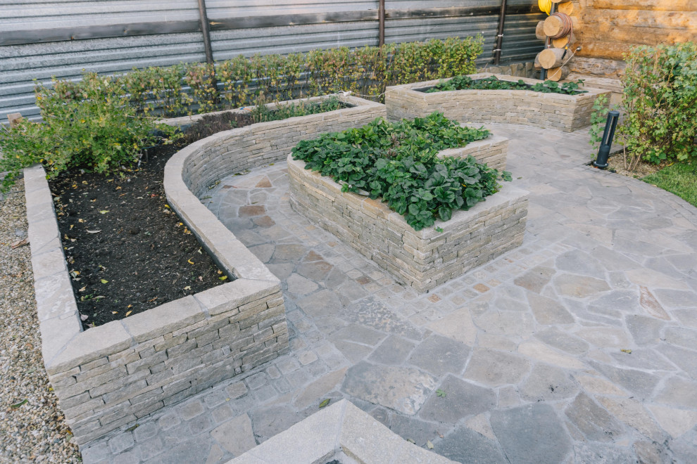 Сад с подпорными стенами