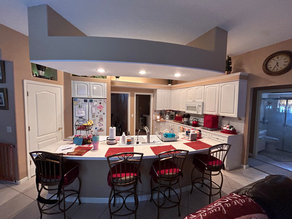 Home design - transitional home design idea in Miami