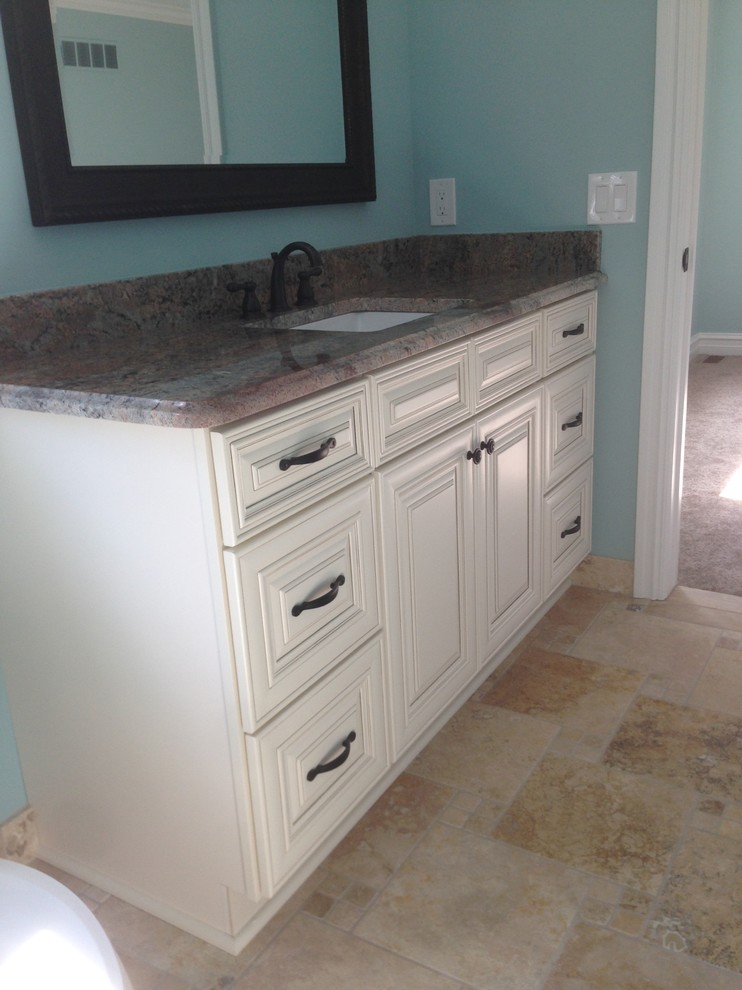Kitchen - transitional kitchen idea