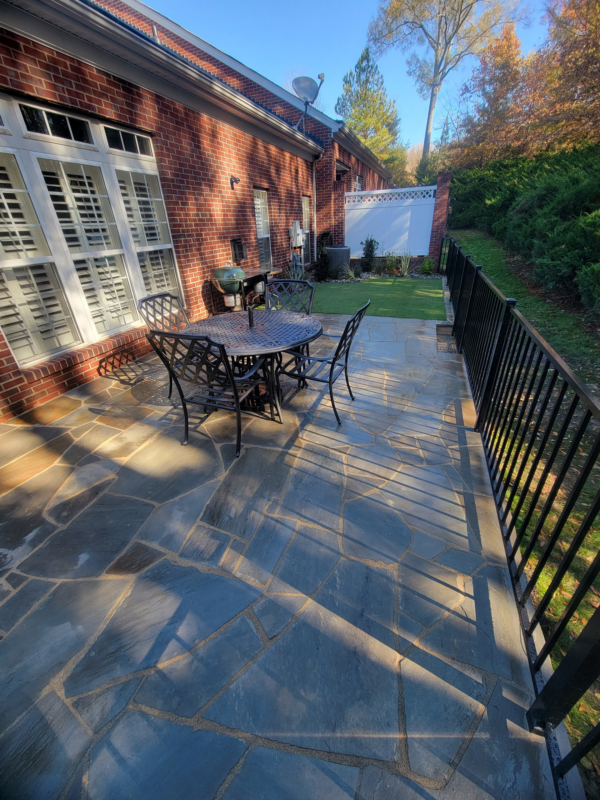 Private Patio w/ Artificial Turf