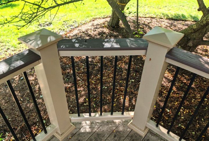 Example of a backyard deck design in Chicago