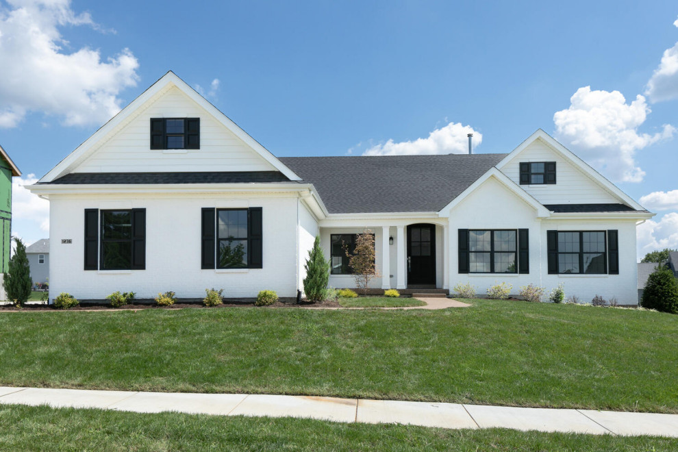 Inspiration for a timeless exterior home remodel in St Louis