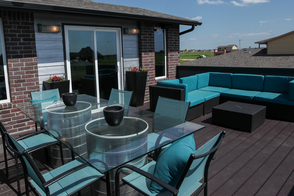 This is an example of a modern deck in Oklahoma City.