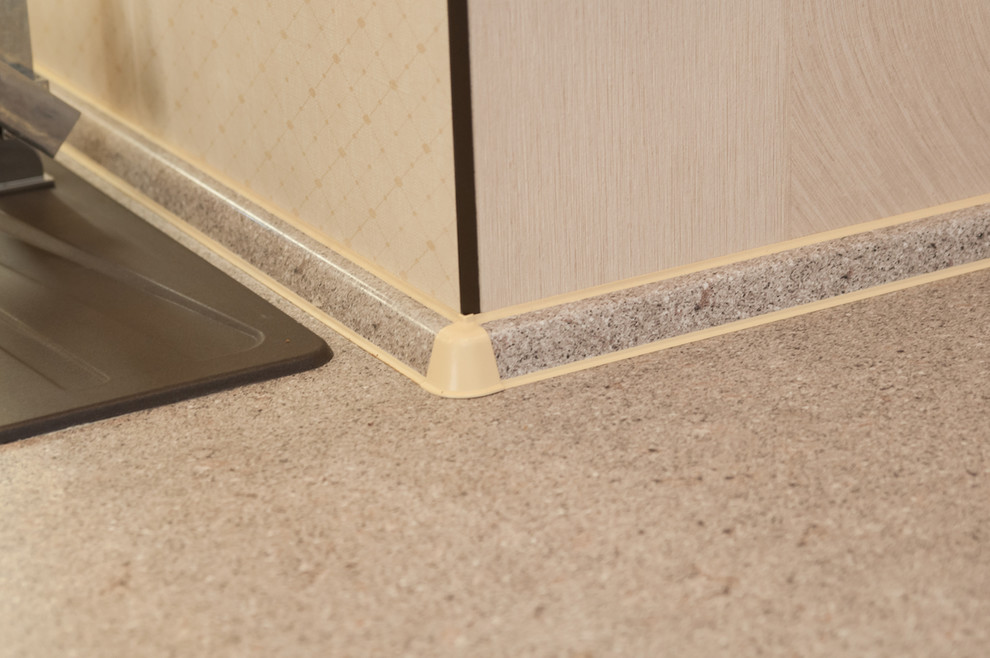 Кухня в бело-шоколадных тонах