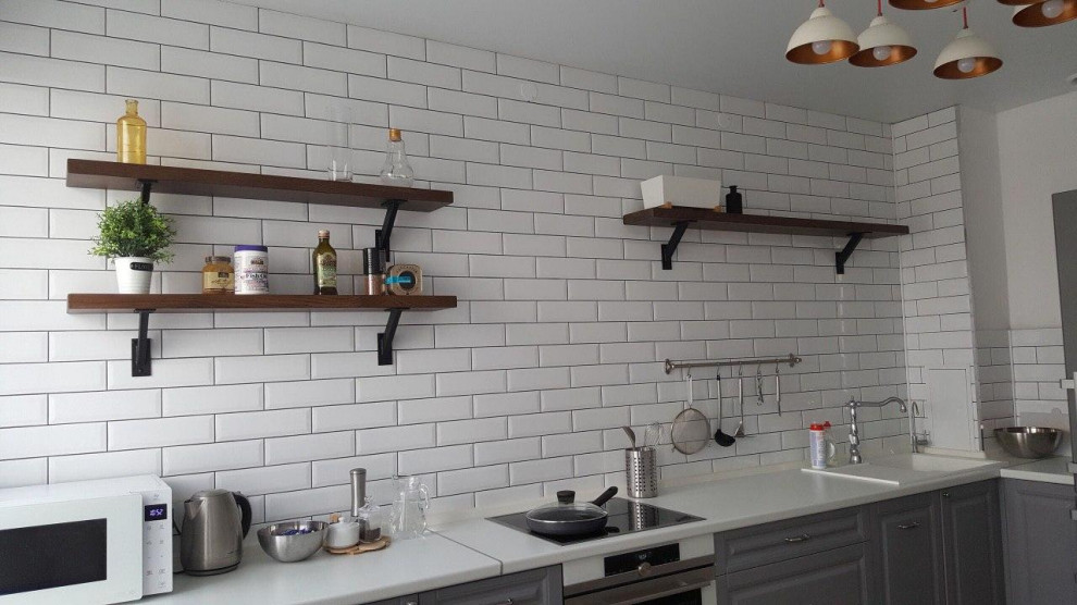 Стол из слэба и полки для кухни