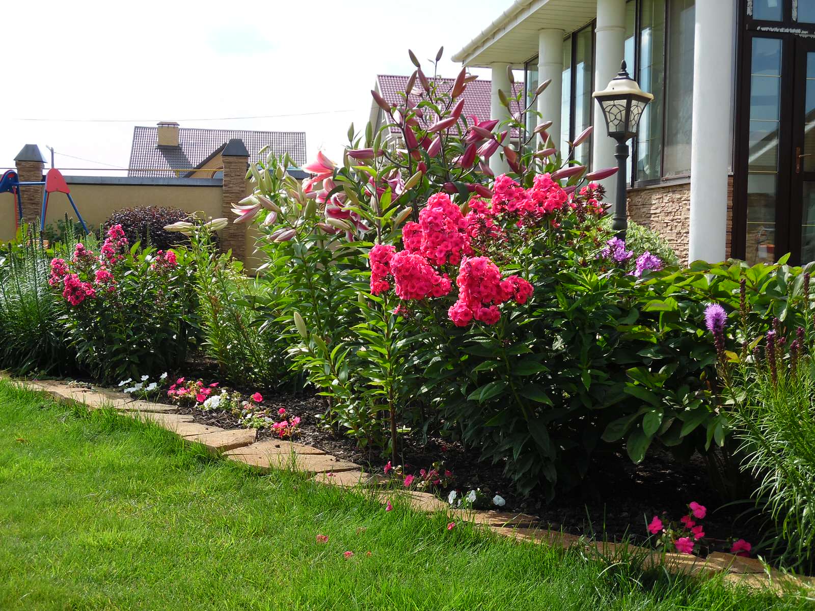 Современная классика. Цветущий сад.