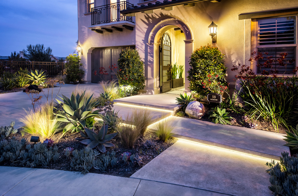 Inspiration for a mid-sized mediterranean front yard partial sun xeriscape in Orange County.