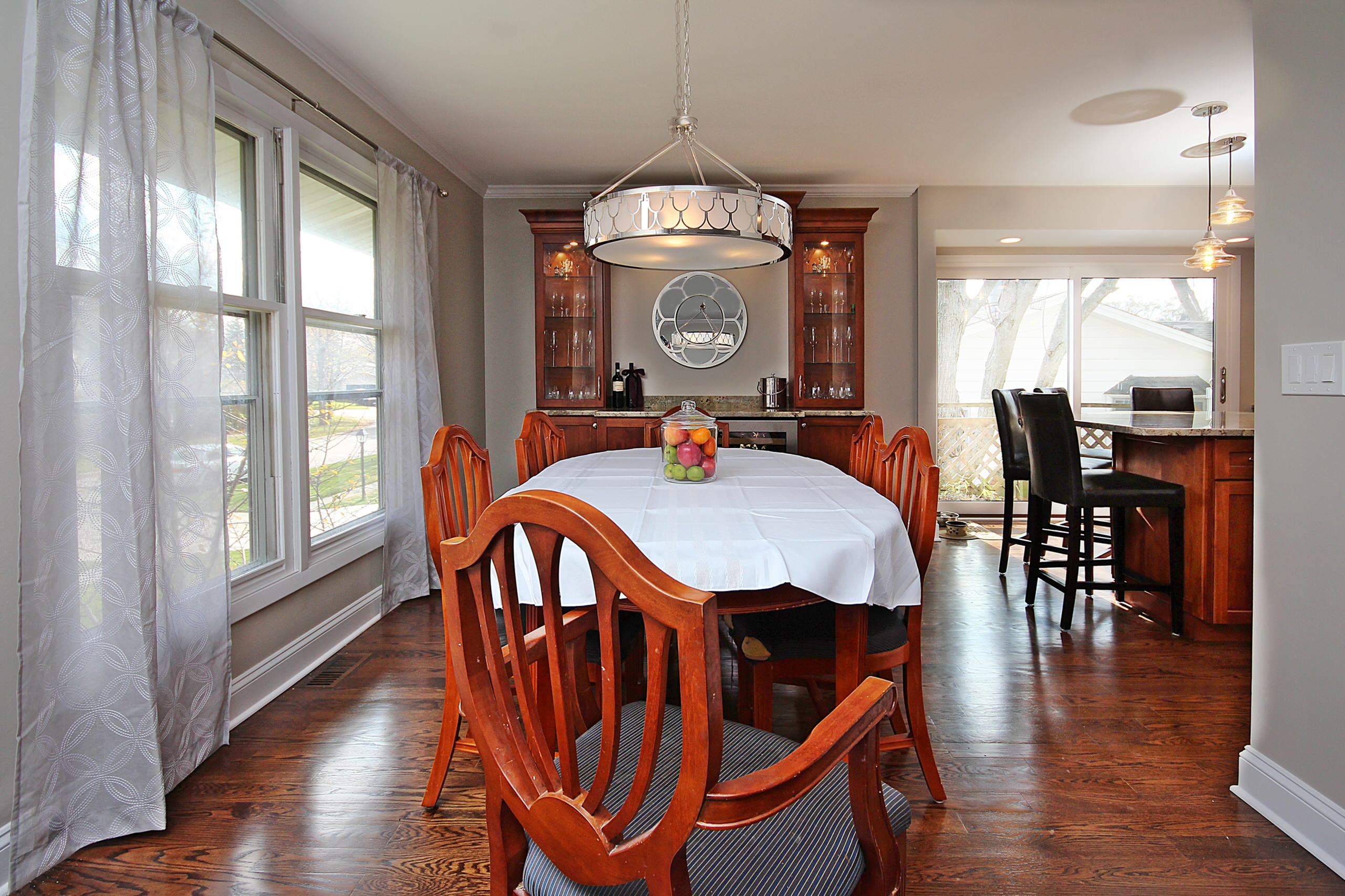 Hoffman Estates Large Traditional Kitchen