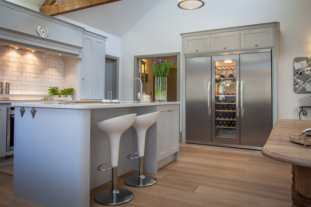 Barn Conversion Handpainted Shaker Kitchen trendy-koekken