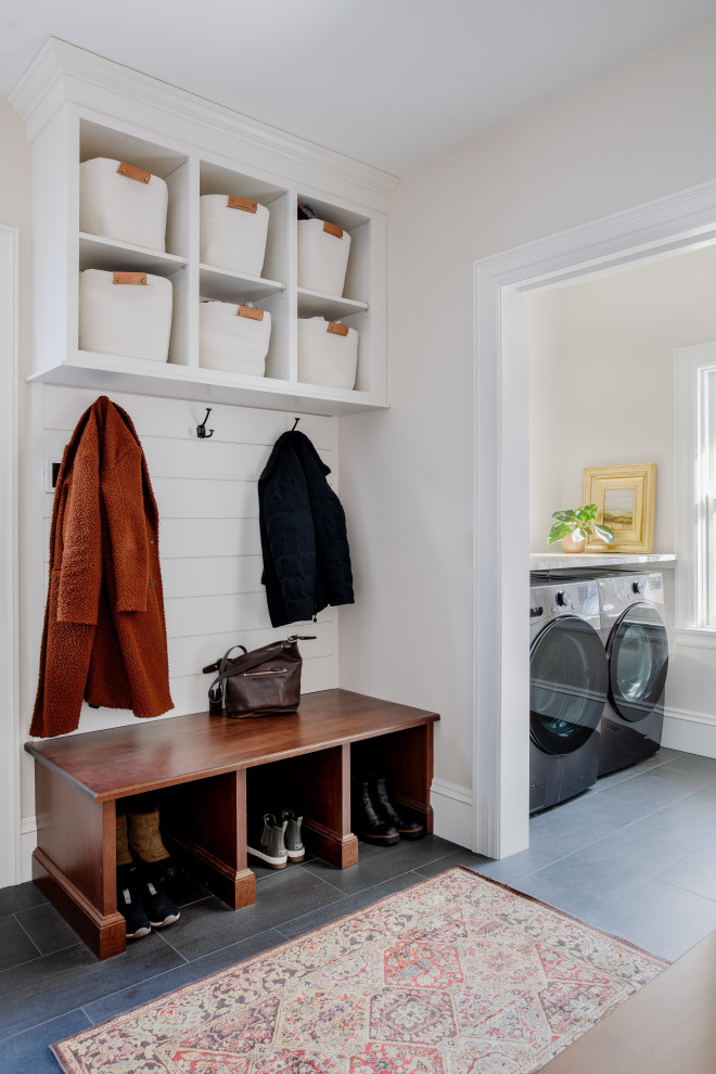 Entryway - transitional entryway idea
