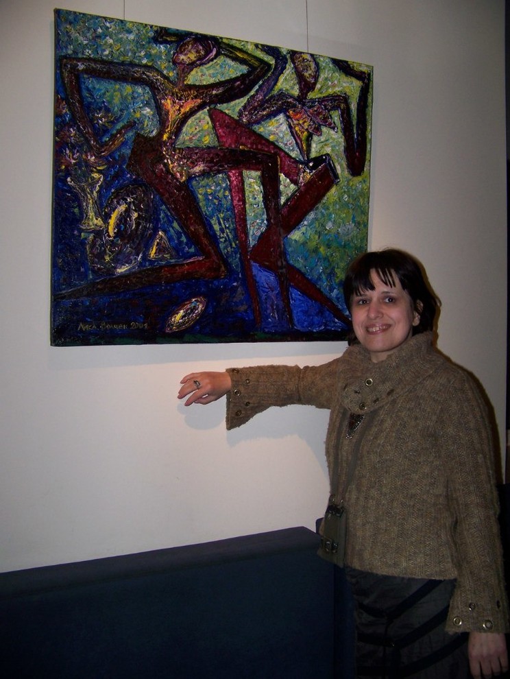 На фоне картин Лики Волчек