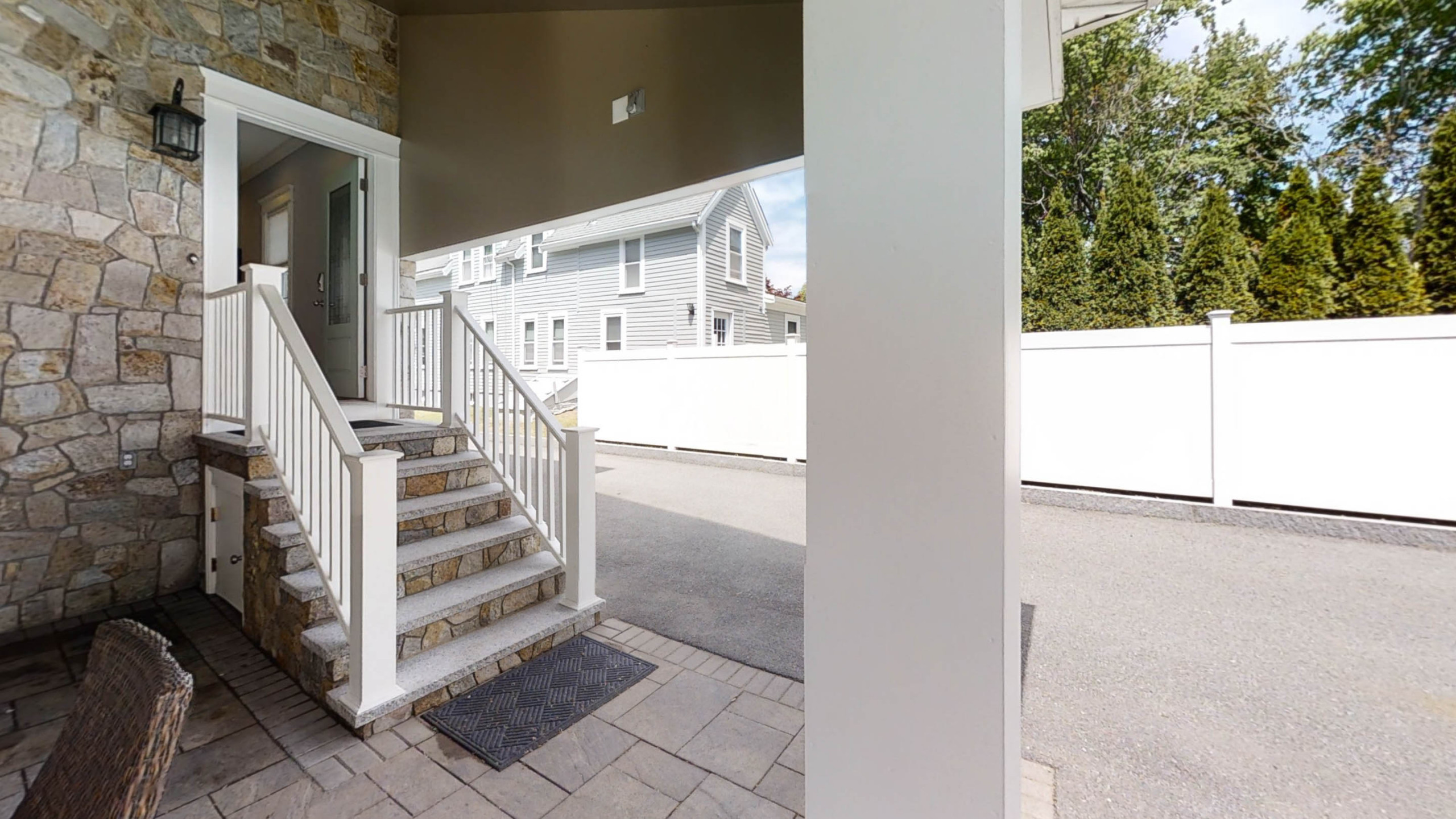 20 Eaton St