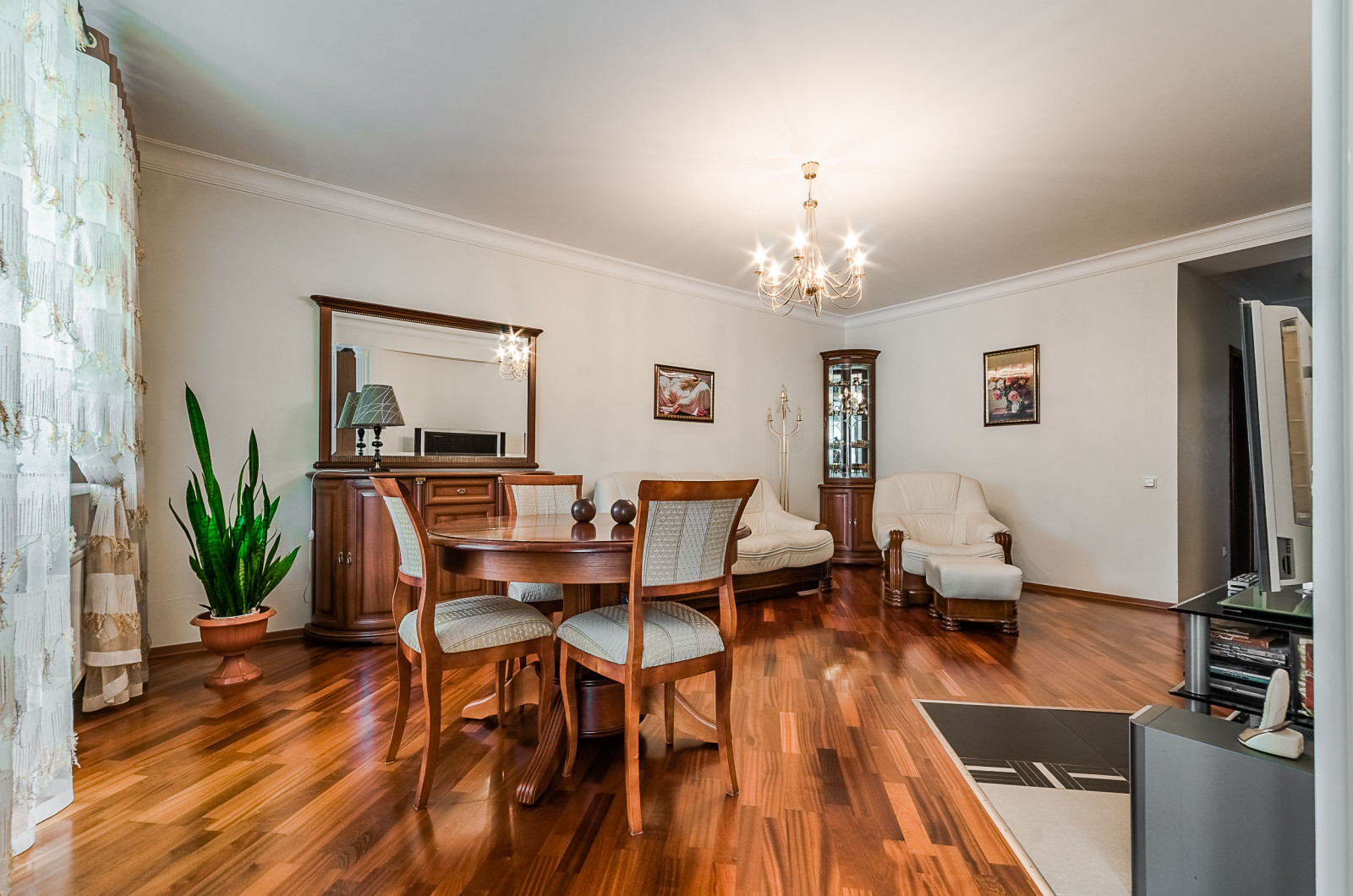 Двухкомнатная квартира в классическом стиле  и ароматом кофе.Съемка для продажи.