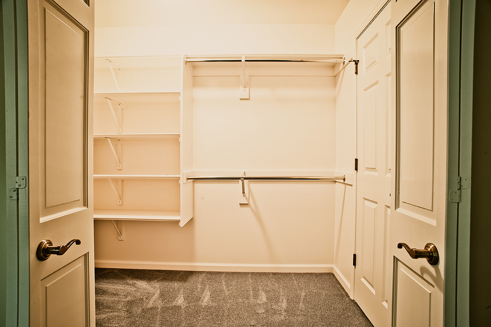 Design ideas for a contemporary storage and wardrobe in Indianapolis.