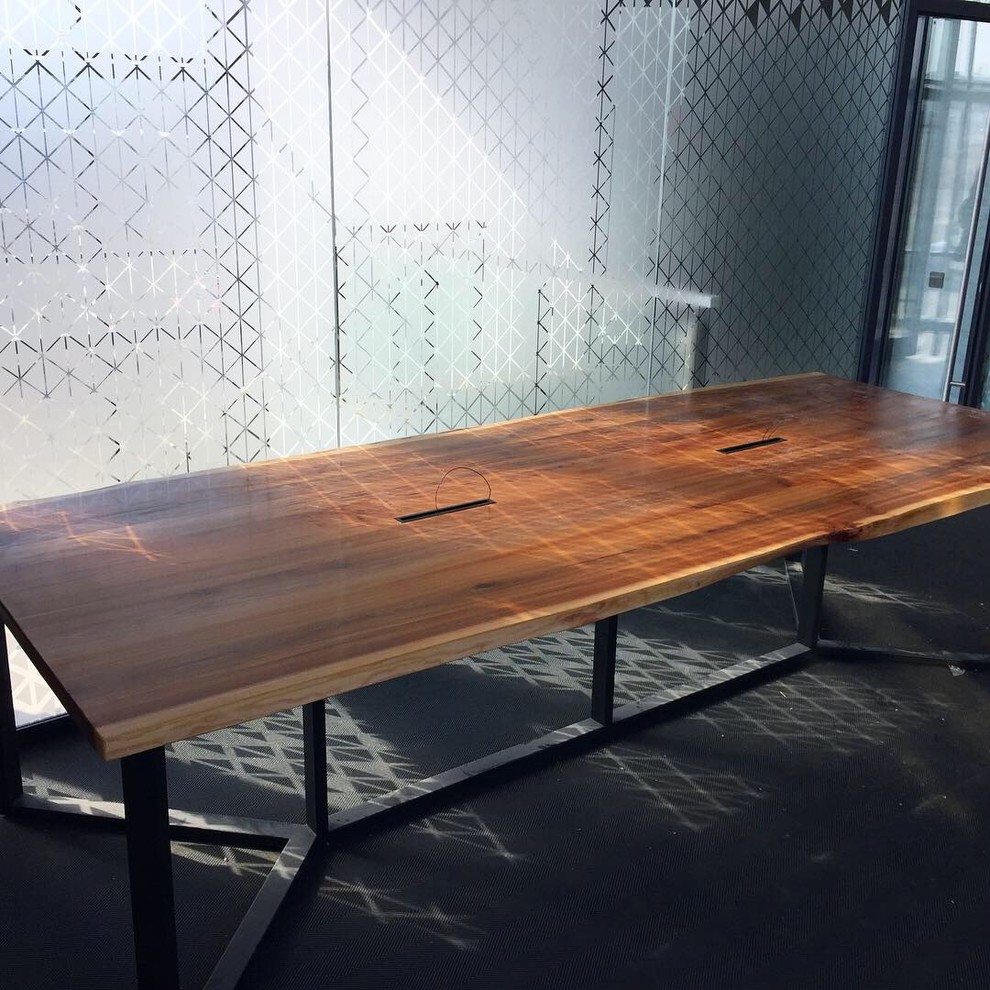 Стол для переговоров