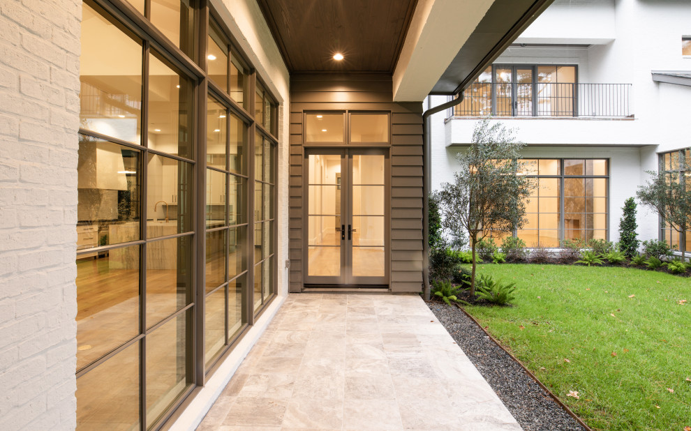 Example of a transitional entryway design in Houston