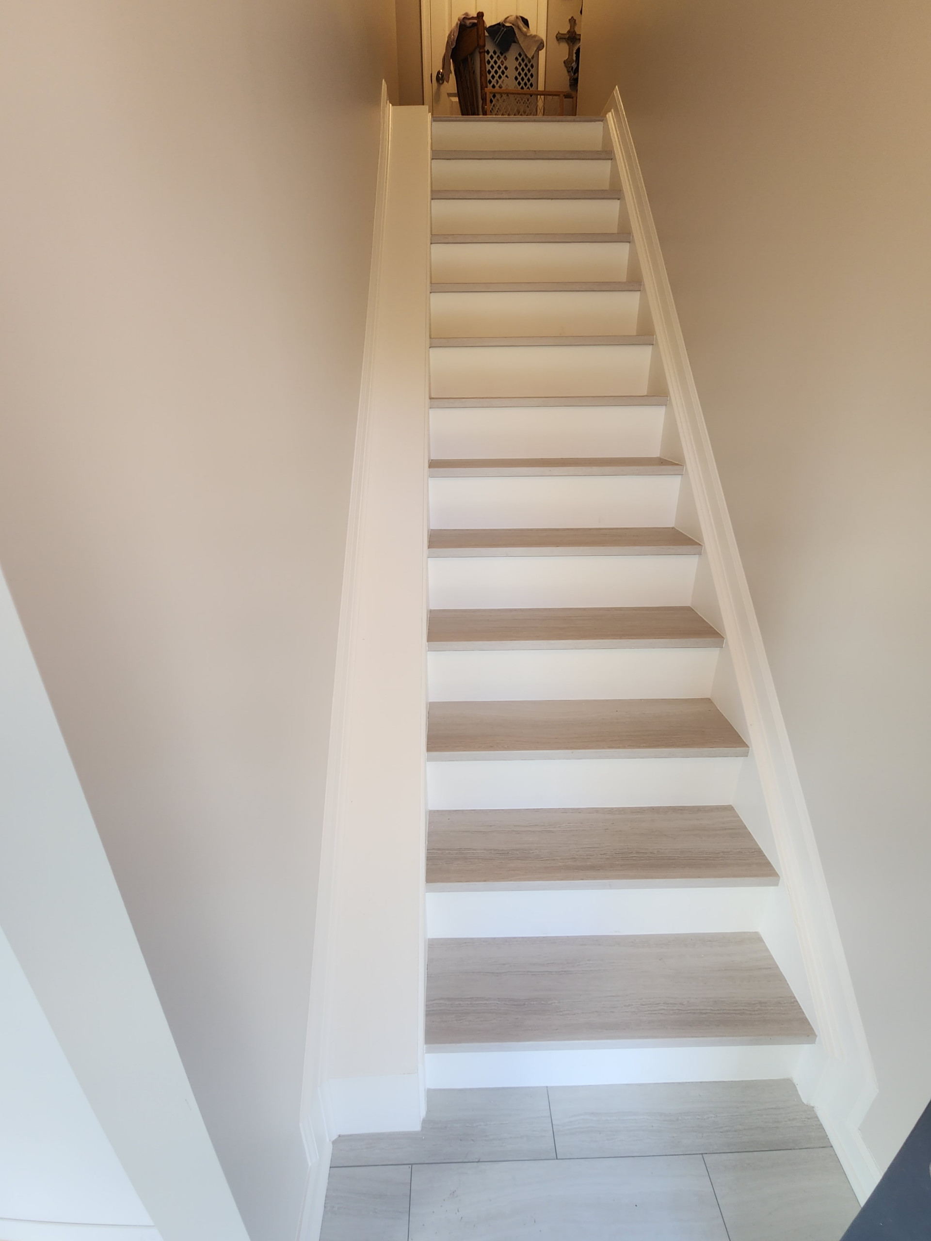 Sturdy indoor guardrail