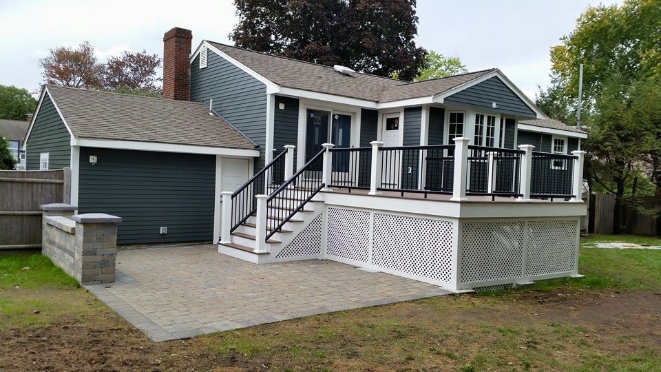 Photo of a mid-sized traditional backyard deck in Boston with no cover.