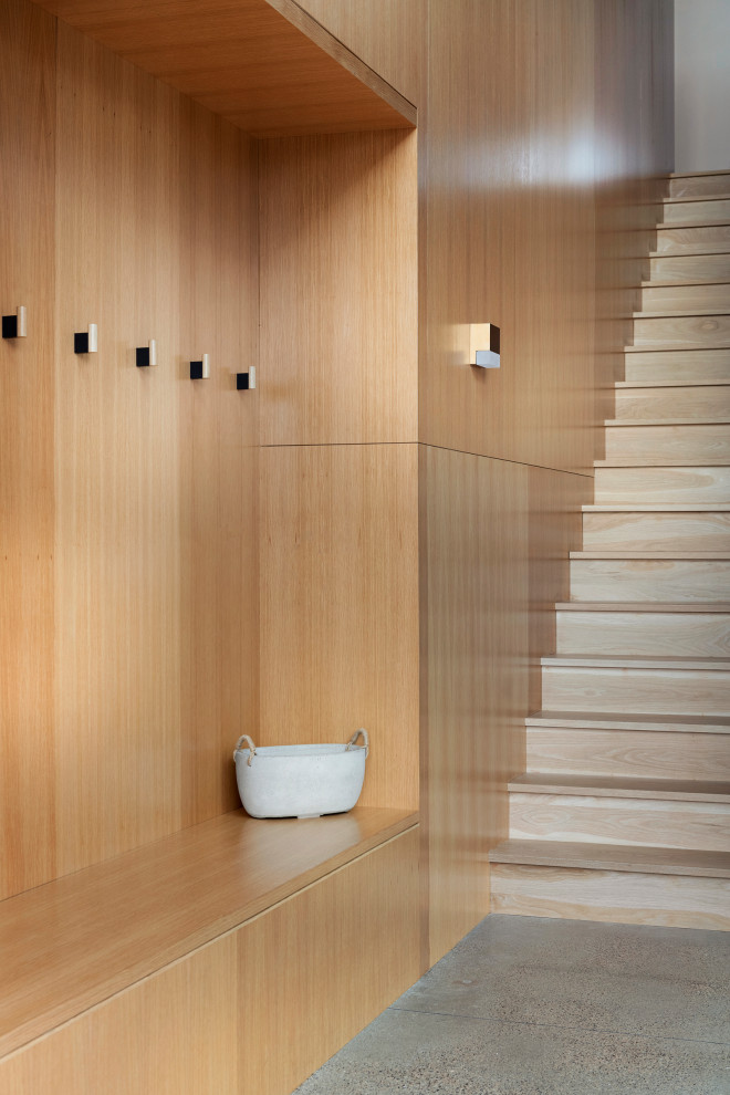 Источник вдохновения для домашнего уюта: прямая деревянная лестница в стиле модернизм с деревянными ступенями, деревянными перилами и деревянными стенами